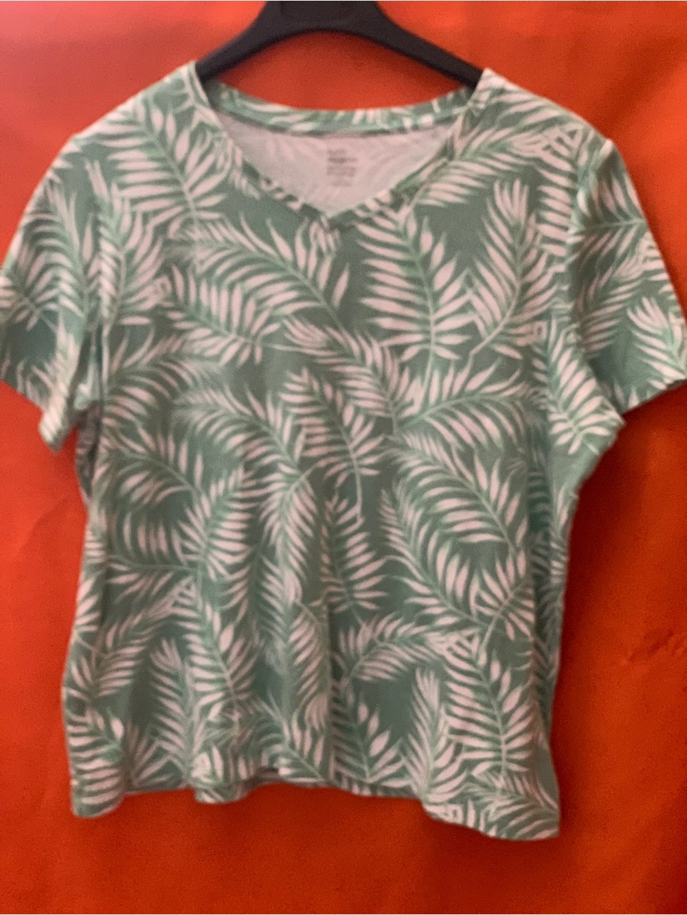 Kim Rogers Green and White Palm-Print Short Sleeve Tee